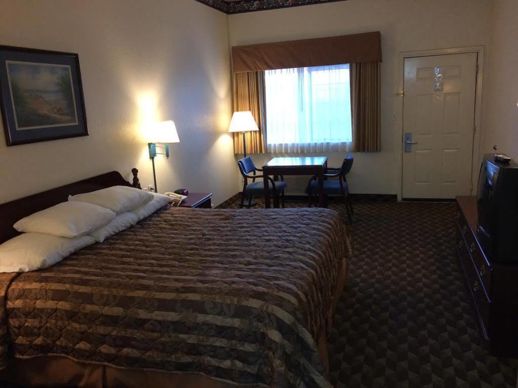 Super 8 By Wyndham Bastrop Tx Motel Eksteriør billede