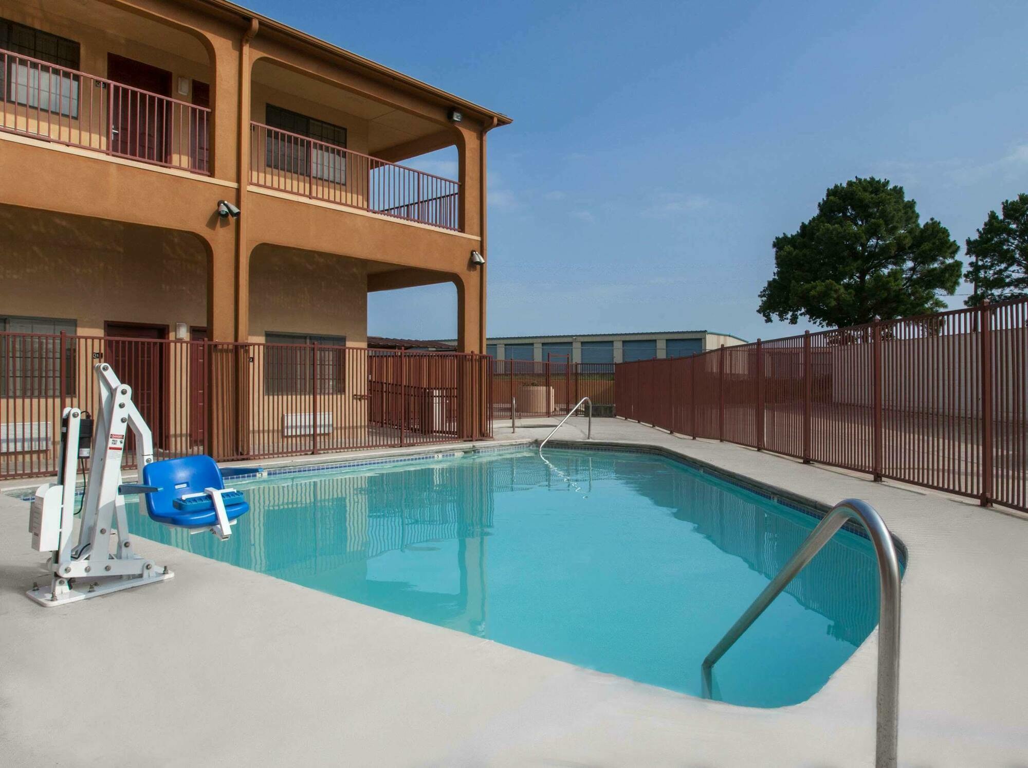 Super 8 By Wyndham Bastrop Tx Motel Eksteriør billede